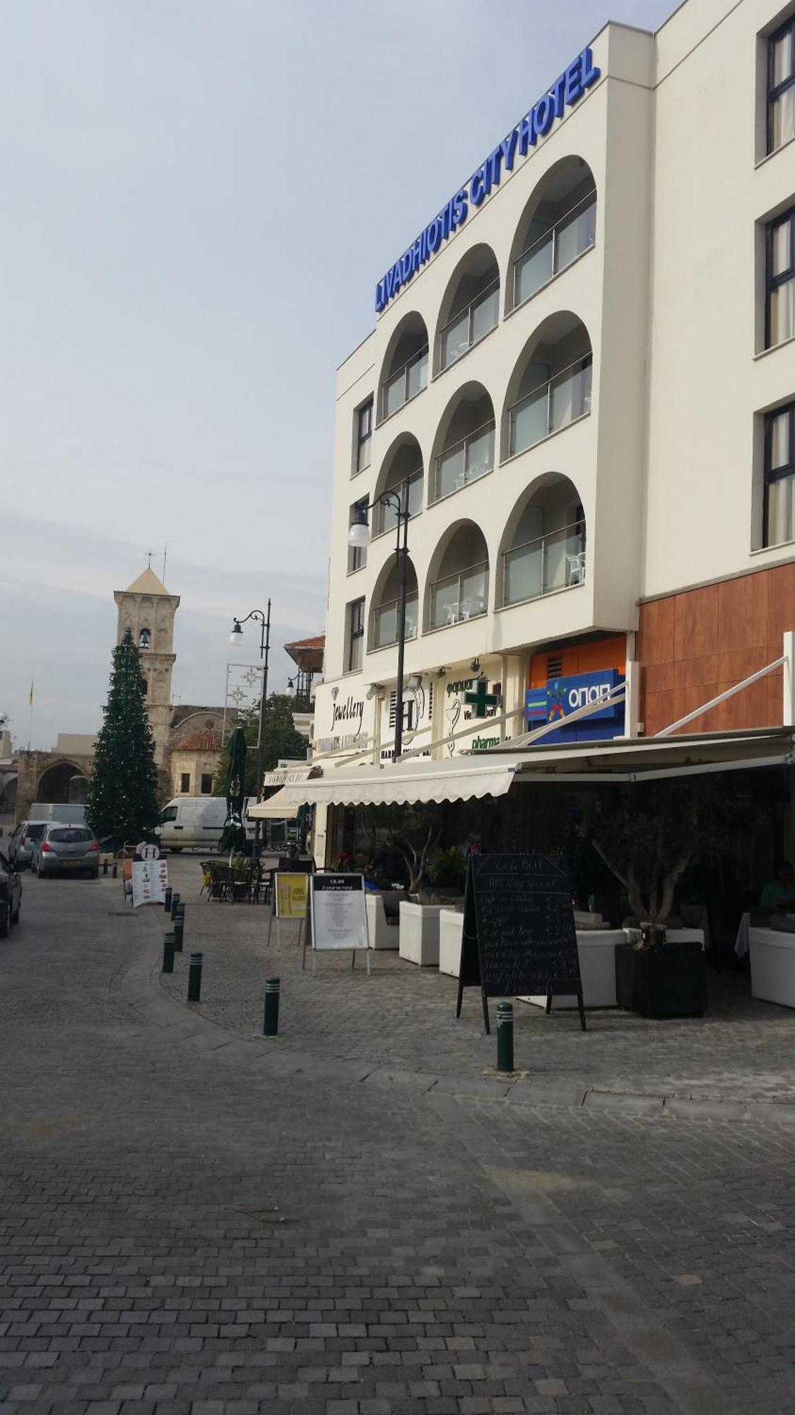 Livadhiotis City Hotel Ларнака Екстериор снимка